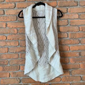 Max Studio Girls Large Sweater Vest Cream Knit Cable Pattern Open Front Cardigan